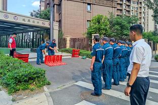 那不勒斯总监：不对泽林斯基感到失望，他会履行完自己的合同