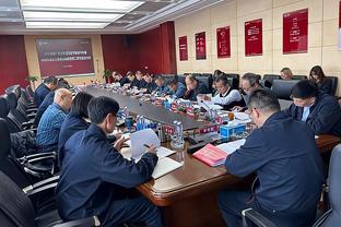 对攻大战！黄蜂篮网半场共7人上双 两队合砍145分